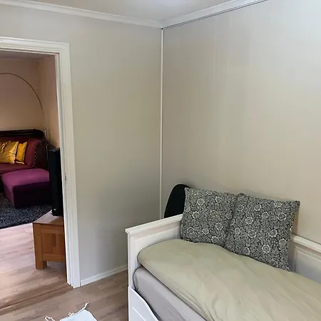 Apartment Cozy With A Fireplace, Well Connected To Bus, Quiet And View Over The Fjord