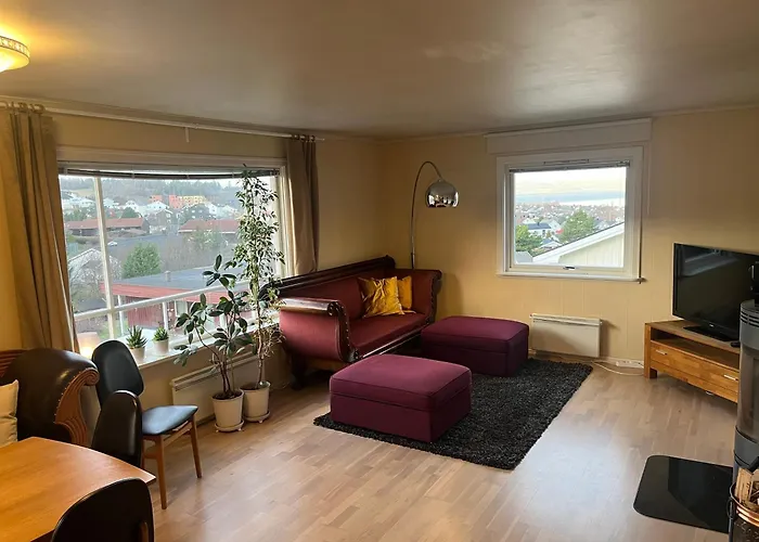 Cozy With A Fireplace, Well Connected To Bus, Quiet And View Over The Fjord Apartamento
